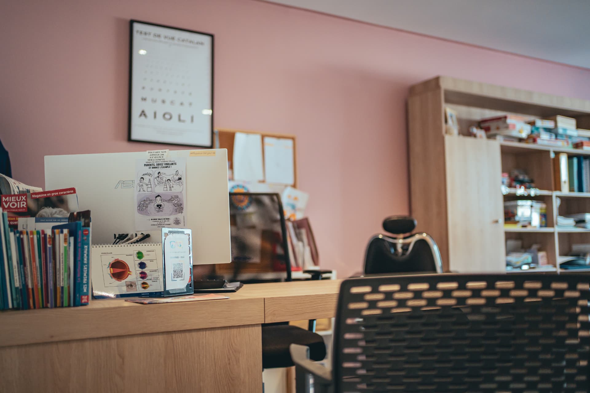 Bureau d'orthoptie et espace d'examen visuel